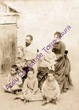 Retrat de Simón Olivar i Desvalls, vuitè baró de Lluriach, amb la seva esposa i els seus fills