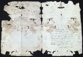 Document notarial molt deteriorat per la humitat i il·legible